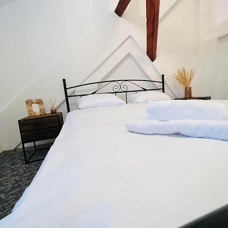 Apartament In Regim Hotelier King Mediaş Esterno foto