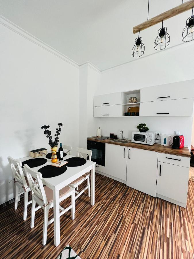 Apartament In Regim Hotelier King Mediaş Esterno foto