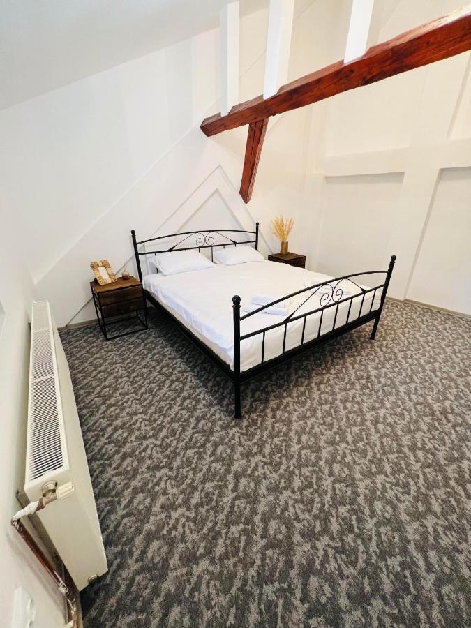 Apartament In Regim Hotelier King Mediaş Esterno foto