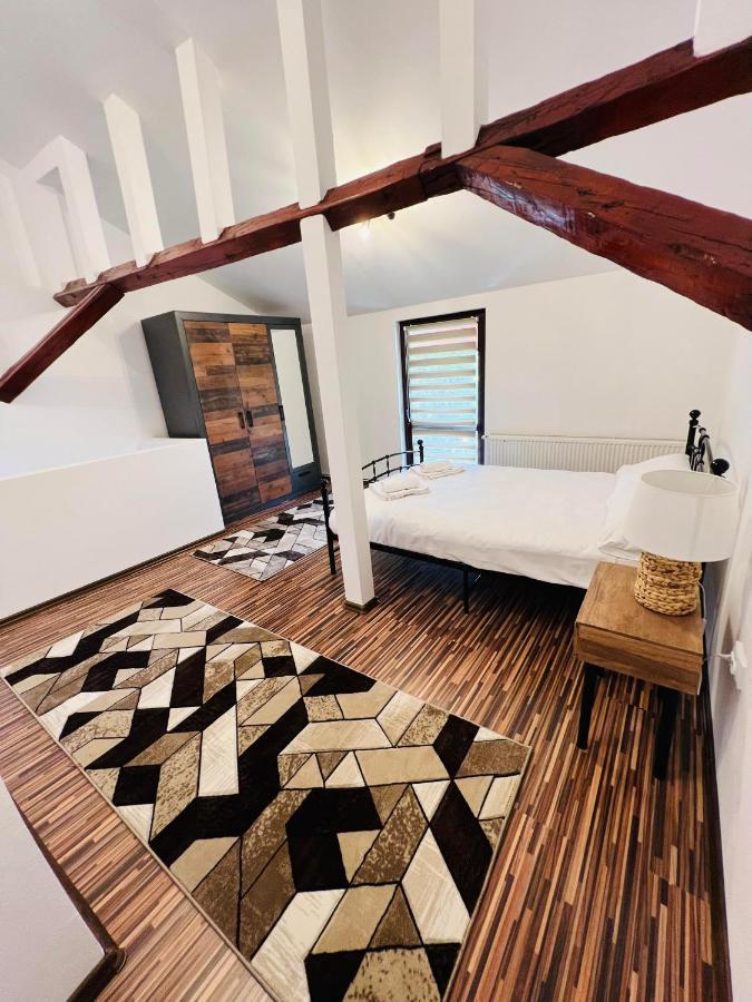 Apartament In Regim Hotelier King Mediaş Esterno foto